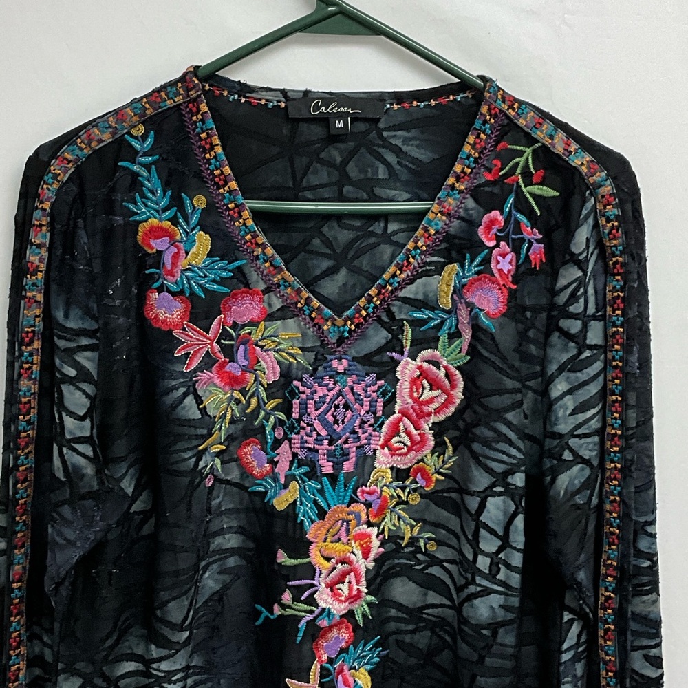 Calessa Elegant Black Tunic with Floral Embroidery - Picture 3 of 12